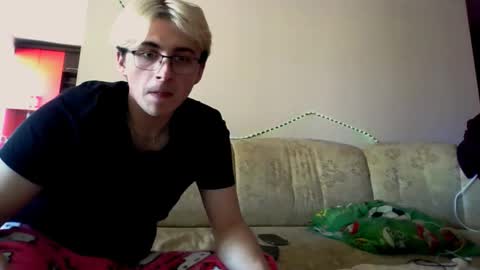 frill1 online show from March 7, 2026, 12:02 pm