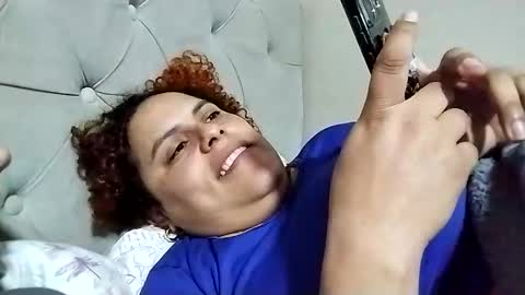 Snapshot of frizzy_girl chatting on September 23, 2025, 2:36 am Frizzy girl online show from September 23, 2025, 2:36 am