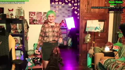 Snapshot of frogessjay chatting on May 19, 2026, 7:31 pm Jaywise Frogfoot online show from May 19, 2026, 7:31 pm