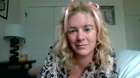 Snapshot of frommarywithlove chatting on September 23, 2025, 4:21 pm frommarywithlove online show from September 23, 2025, 4:21 pm