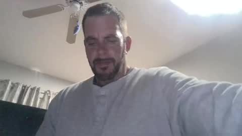 frostydhoman1221 online show from December 2, 2024, 7:58 am
