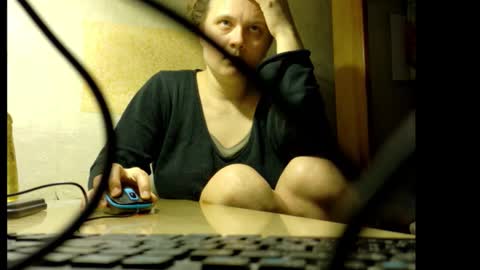 Snapshot of frumcake chatting on January 7, 2026, 2:36 am FrumCake online show from January 7, 2026, 2:36 am