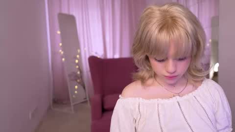 CASSIE online show from September 24, 2025, 7:44 am