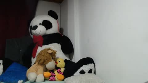 Mia and Gary  online show from February 14, 2025, 5:41 am