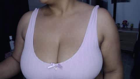 Mia and Gary  online show from October 5, 2025, 2:10 am