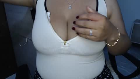 Mia and Gary  online show from October 12, 2025, 1:37 am