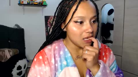 Mia and Gary  online show from June 9, 2026, 3:29 am