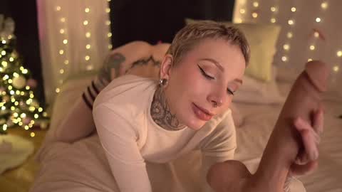 Eva         all my links   online show from December 5, 2025, 1:31 pm