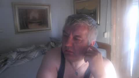 fukingcrazy online show from April 30, 2026, 6:20 am