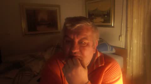 fukingcrazy online show from May 4, 2026, 6:04 pm