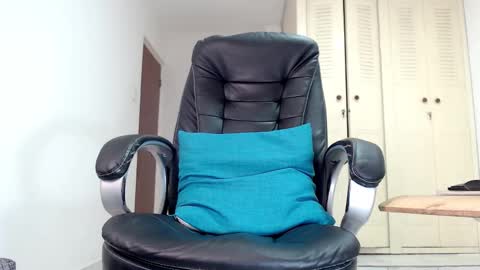 Snapshot of full_milo chatting on November 22, 2025, 8:46 am Andres. online show from November 22, 2025, 8:46 am