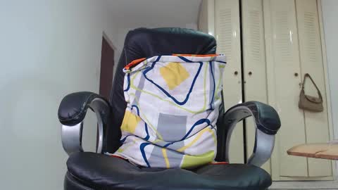 Snapshot of full_milo chatting on February 5, 2026, 6:18 am Andres. online show from February 5, 2026, 6:18 am