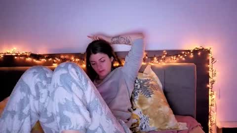 Elona  online show from February 2, 2026, 8:29 pm