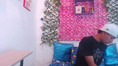 Snapshot of funny_and_horny chatting on September 25, 2025, 7:28 pm funny_and_horny online show from September 25, 2025, 7:28 pm