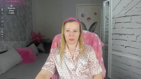 funny_bunny4 online show from December 21, 2024, 6:34 pm