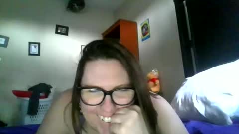 fuzzypeaches87 online show from April 3, 2026, 4:16 pm
