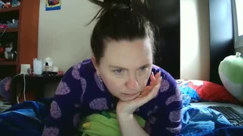 fuzzypeaches87 online show from April 21, 2026, 4:45 pm