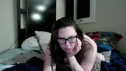 fuzzypeaches87 online show from May 4, 2026, 4:19 am