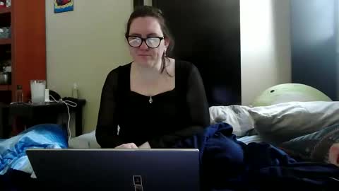 fuzzypeaches87 online show from May 4, 2026, 6:15 pm