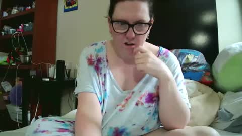 fuzzypeaches87 online show from May 6, 2026, 4:12 pm