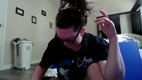 fuzzypeaches87 online show from June 7, 2026, 7:17 pm