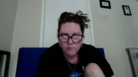 fuzzypeaches87 online show from June 8, 2026, 3:23 pm