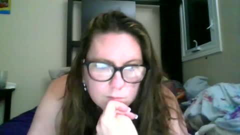 fuzzypeaches87 online show from June 16, 2026, 4:15 am