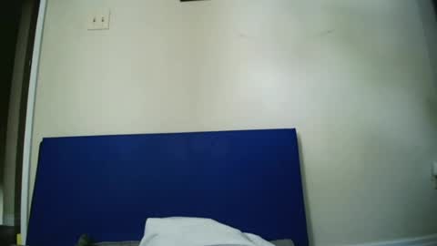 fuzzypeaches87 online show from June 19, 2026, 2:43 pm