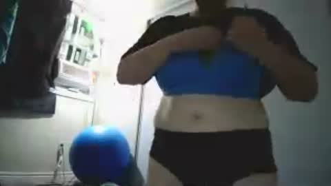 fuzzypeaches87 online show from July 6, 2026, 4:31 pm