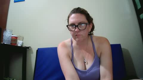 fuzzypeaches87 online show from July 12, 2026, 4:53 pm