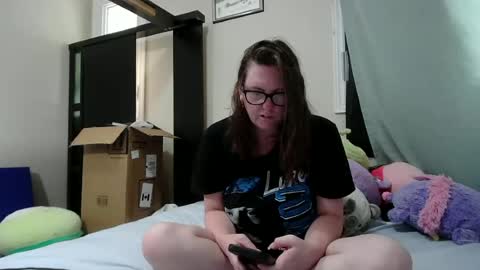fuzzypeaches87 online show from July 19, 2026, 5:05 pm