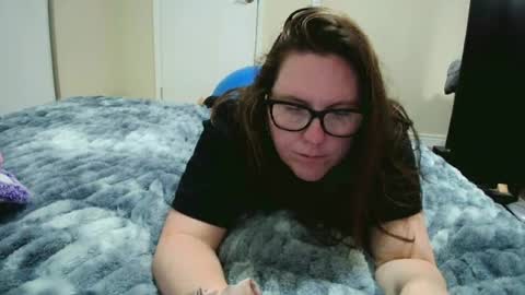fuzzypeaches87 online show from July 24, 2026, 4:27 pm
