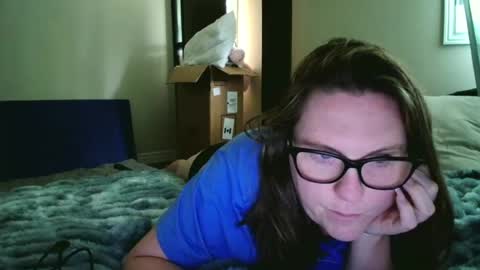 fuzzypeaches87 online show from July 25, 2026, 6:49 pm