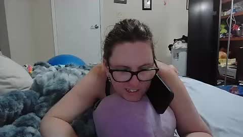 fuzzypeaches87 online show from July 27, 2026, 5:20 pm
