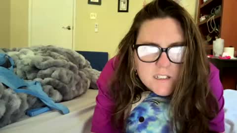 fuzzypeaches87 online show from August 3, 2026, 8:34 pm