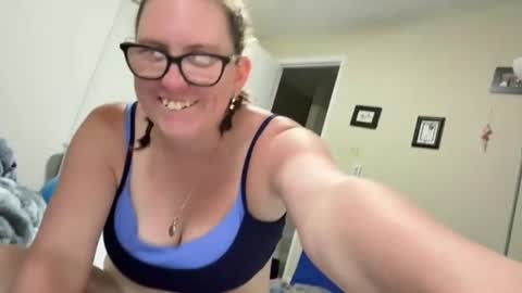fuzzypeaches87 online show from August 6, 2026, 9:06 pm