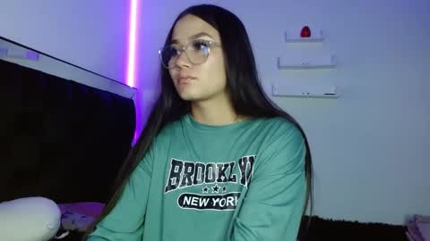 Snapshot of fysste_ chatting on March 4, 2025, 11:00 pm Victoria online show from March 4, 2025, 11:00 pm