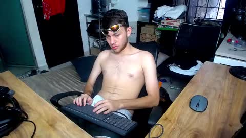 g0lden_crew online show from December 22, 2025, 9:12 pm