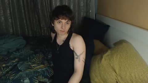 Snapshot of g1vememoney chatting on November 11, 2025, 12:10 am Ian online show from November 11, 2025, 12:10 am