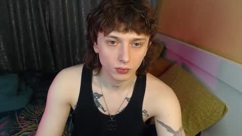 Snapshot of g1vememoney chatting on November 14, 2025, 12:20 am Ian online show from November 14, 2025, 12:20 am