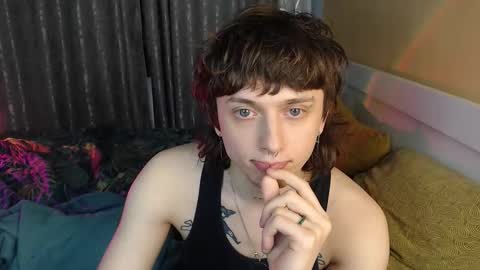 Snapshot of g1vememoney chatting on November 15, 2025, 9:43 pm Ian online show from November 15, 2025, 9:43 pm