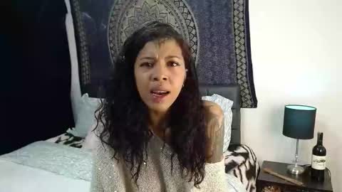 g_bella2025 online show from February 4, 2026, 9:53 pm