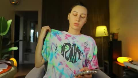 Snapshot of g_ia chatting on September 25, 2025, 3:27 pm G online show from September 25, 2025, 3:27 pm