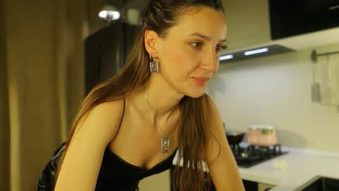 Snapshot of g_ia chatting on October 9, 2025, 6:17 pm G online show from October 9, 2025, 6:17 pm