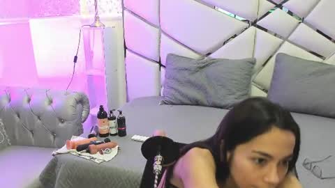 gabbieskinny online show from June 11, 2026, 10:35 am