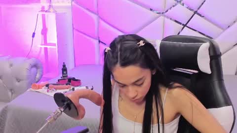 gabbieskinny online show from June 16, 2026, 11:35 am