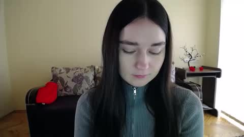 Snapshot of gabby_di chatting on November 3, 2025, 9:54 am Jaklin online show from November 3, 2025, 9:54 am