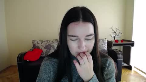 Jaklin online show from November 18, 2025, 9:36 am