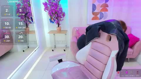 gabby_evanns online show from November 18, 2025, 11:47 am