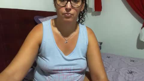 gaby  layla online show from April 25, 2026, 7:33 pm
